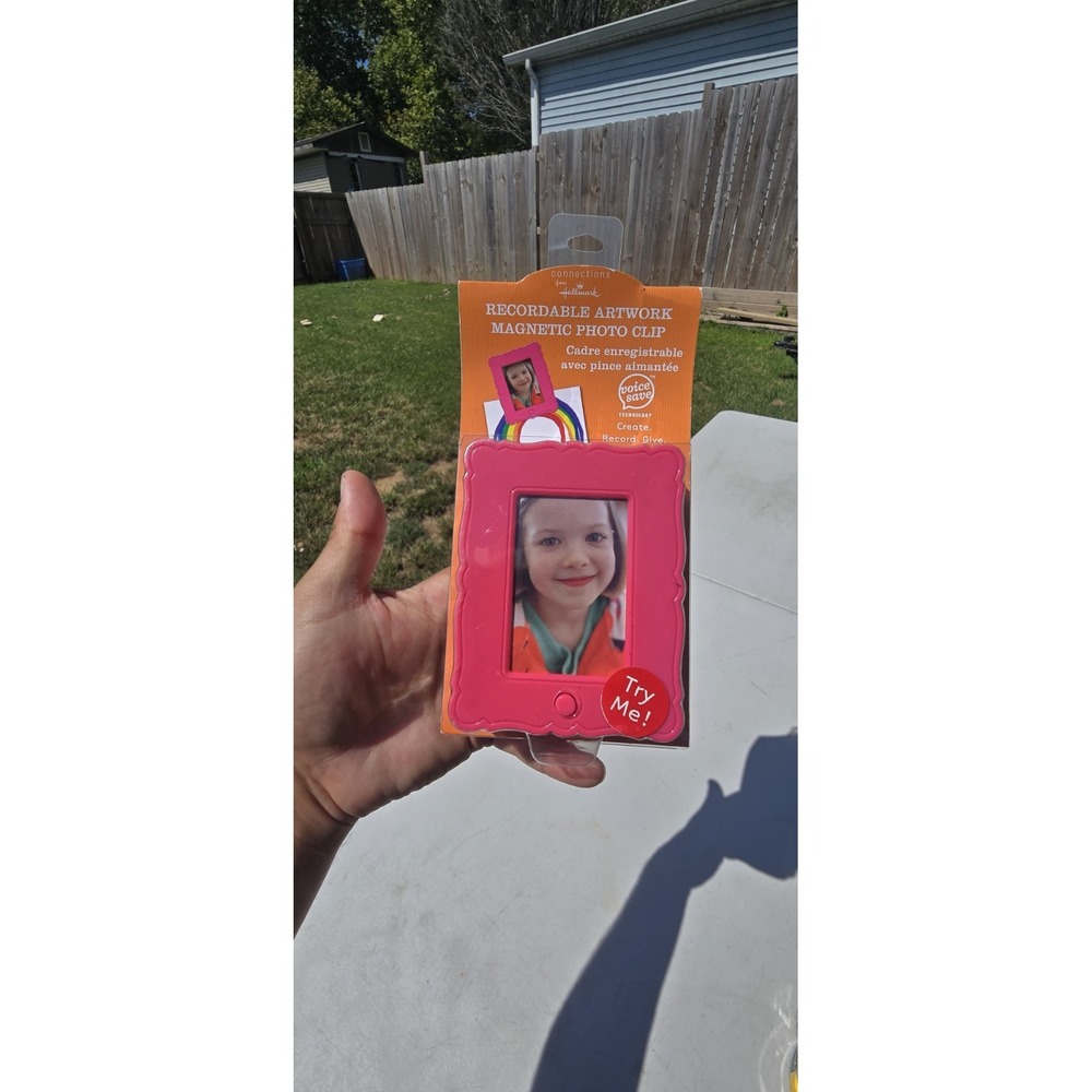 Hallmark Pink Recordable Magnetic Photo Clip, Plastic Rectangle, Holds 1 Photo